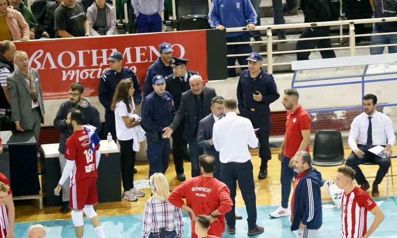 Χαμός στο ΠΑΟΚ-Ολυμπιακός: Η στιγμή της έντασης στην Πυλαία! (videos&photos)