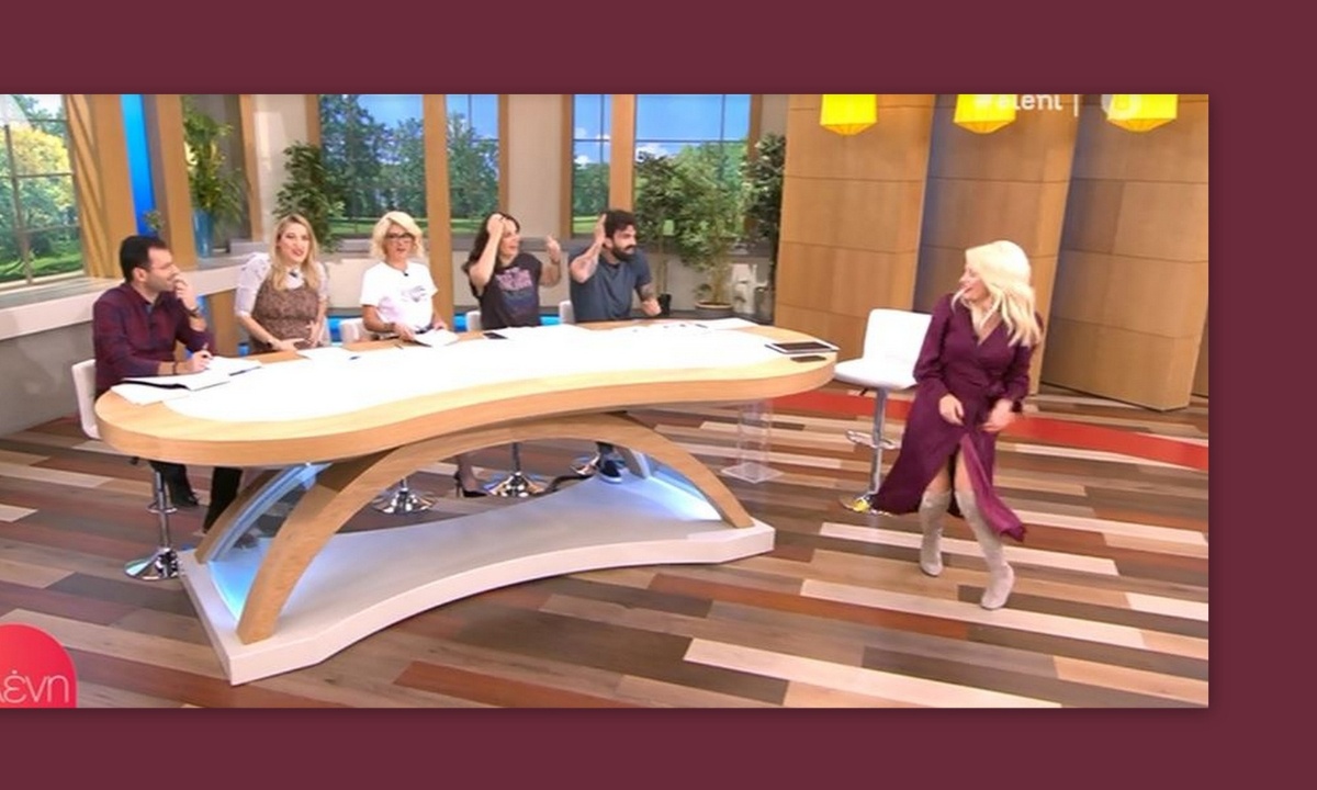 Ελένη Μενεγάκη: Άνοιξε το φόρεμά της- Καρέ καρέ το σέξι ατύχημά της! (Photos & Video)