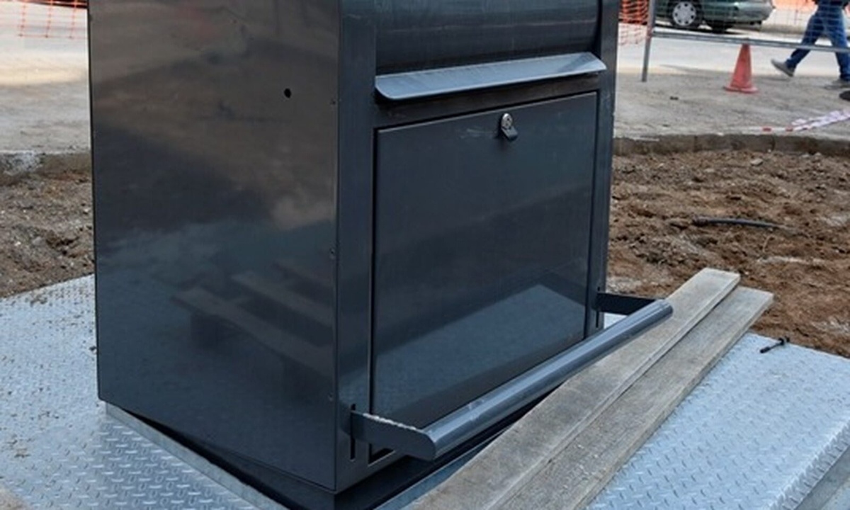 Τραγωδία: Νεκρή 15χρονη - Σφήνωσε το κεφάλι της σε κάδο