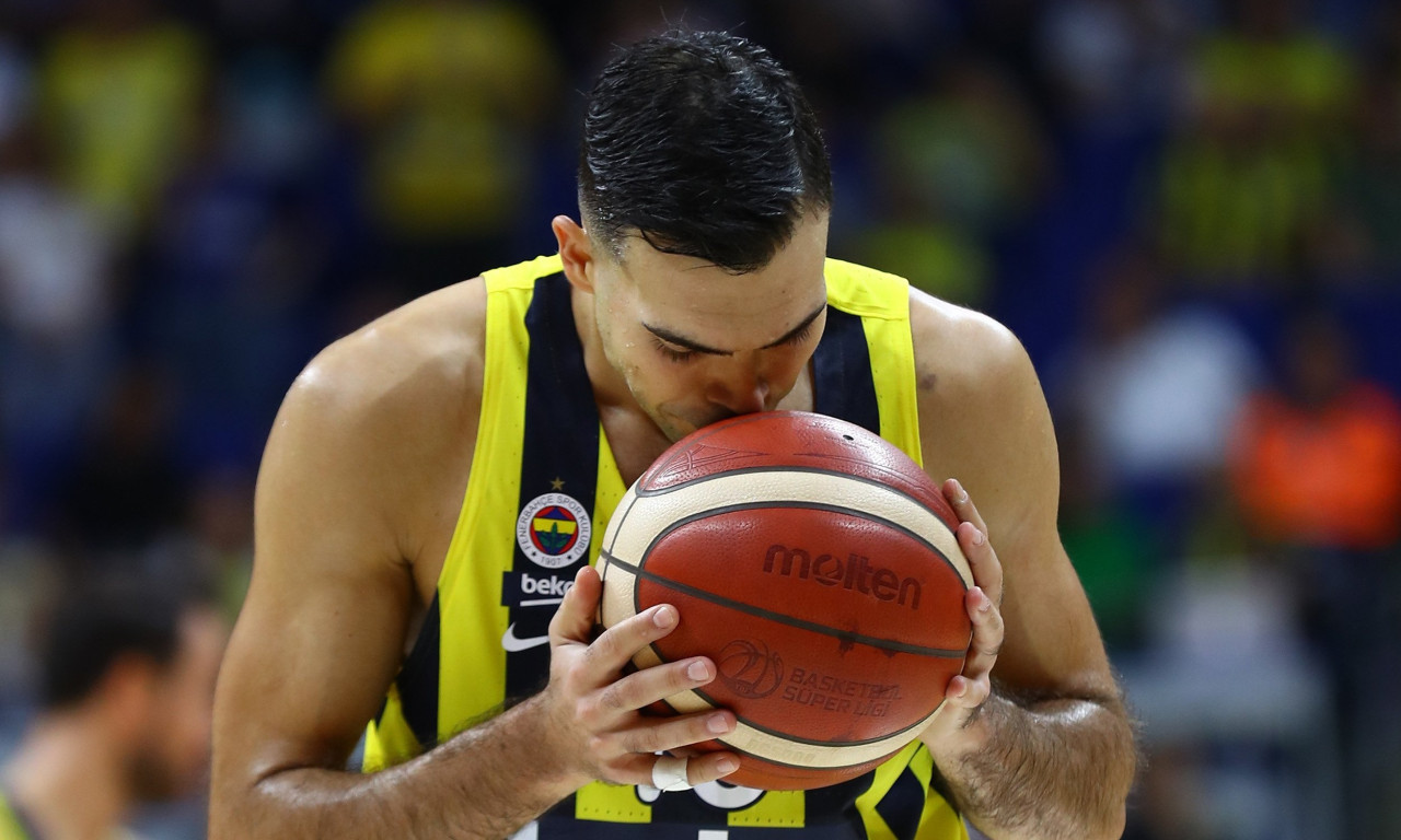 Η κίνηση των οπαδών της Φενέρμπαχτσε για τον Σλούκα (photos)