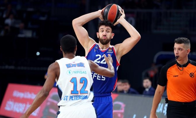 Αναντολού Εφές-Ζενίτ 90-88: Γλίτωσε το κάζο με Λάρκιν-Μίσιτς