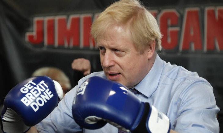 Ο Μπόρις Τζόνσον ρίχνει μπουνιές στο... Brexit και γίνεται viral