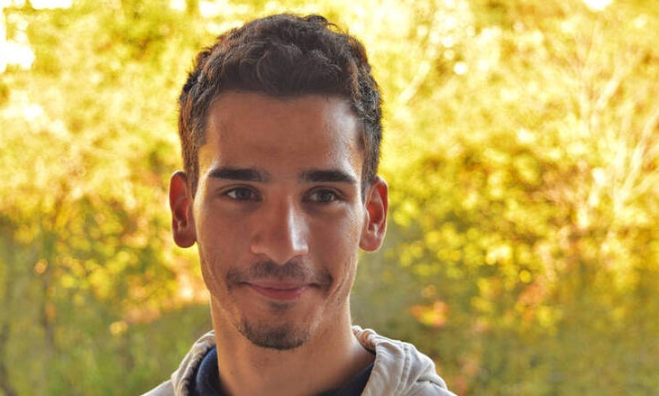 Αργύρης Κουμτζής: Ένας αριστούχος τυφλός φοιτητής ανοίγει το δρόμο για την εκπαίδευση των ΑμεΑ