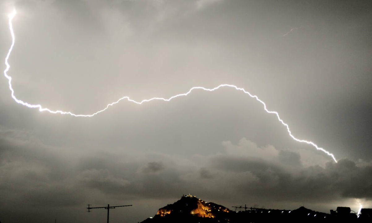 Έκτακτο δελτίο επιδείνωσης καιρού: Πότε και πού θα «χτυπήσει» η νέα κακοκαιρία