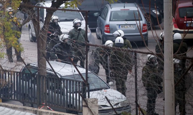 Ξύλο στη Θεσσαλονίκη: Επεισόδια οπαδών Άρη και ΠΑΟΚ! (video)