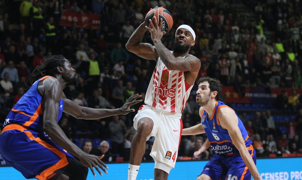 Ερυθρός Αστέρας-Βαλένθια 76-73: «Μίλησε» στο φινάλε ο Μπράουν