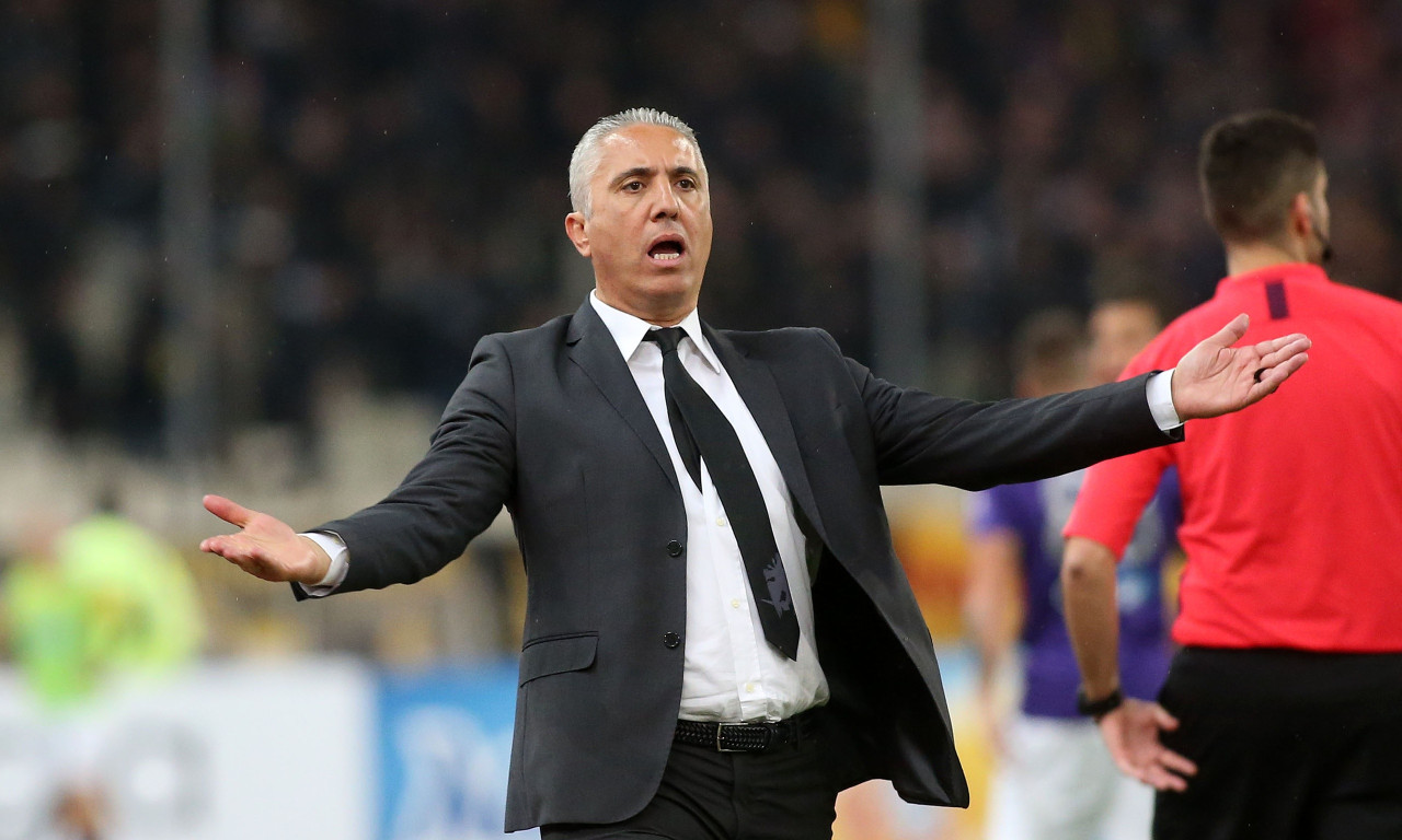 Κωστένογλου: «Συνεχίζω με αξιοπρέπεια»