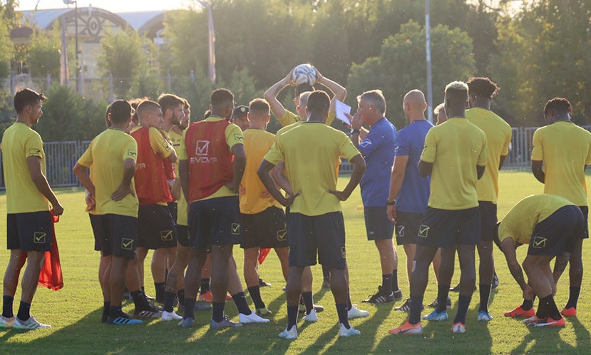 Παναιτωλικός: Με Μιμίτο, Σιέστεντ στη Νέα Σμύρνη