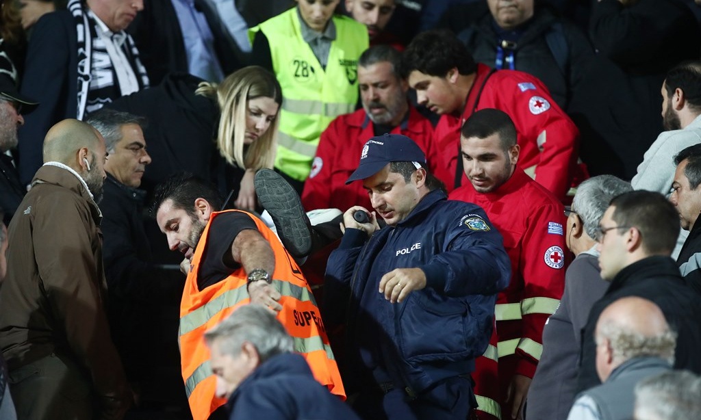 ΟΦΗ-ΑΕΚ: Δίνει μάχη για τη ζωή του ο πρώην βουλευτής που βρέθηκε στο γήπεδο