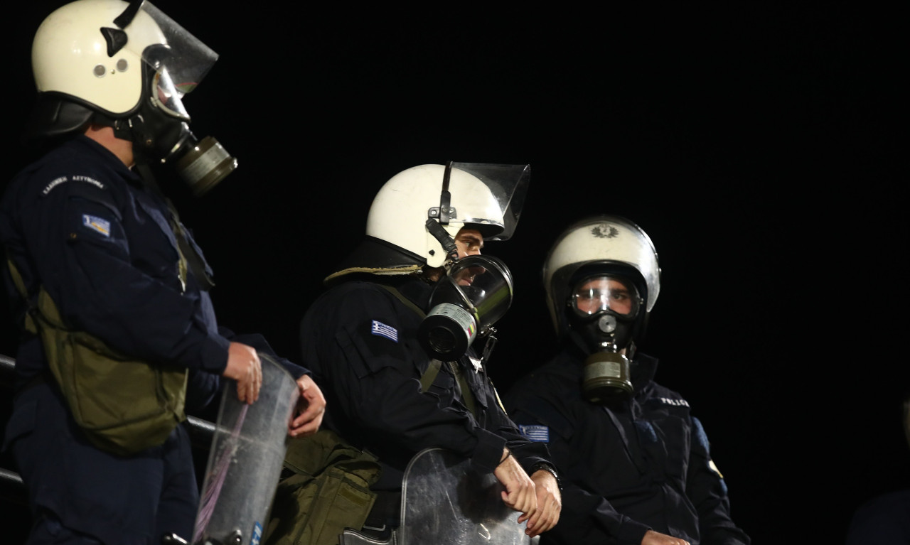 ΟΦΗ-ΑΕΚ: Δακρυγόνα στο «Γεντί Κουλέ» (photos)