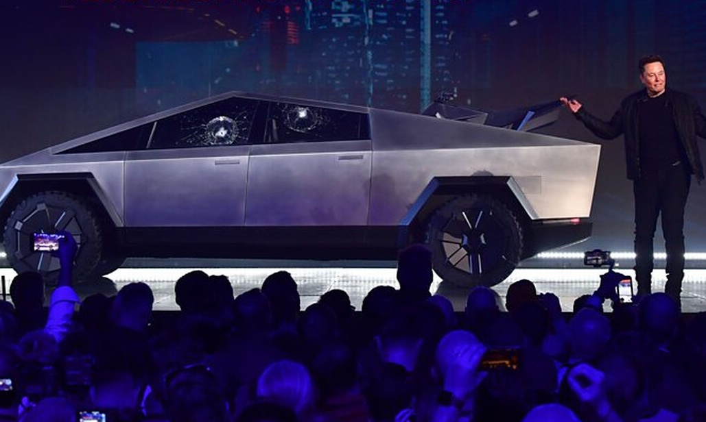 Tο νέο τεθωρακισμένο cybertruck της Tesla είναι για τις ταινίες του Σταλόνε