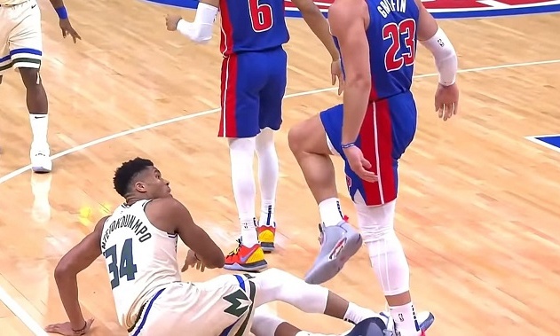 NBA: Προκλητικός Γκρίφιν την «έπεσε»... σε Αντετοκούνμπο! (photos+video)