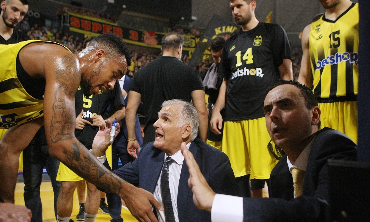 Άρης: Αποχαιρέτησε τους παίκτες ο Μαρκόπουλος