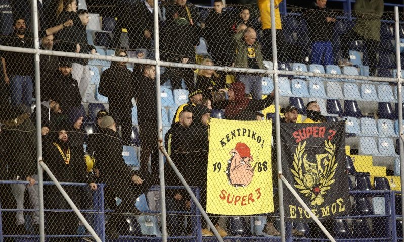 Έκαψαν βαν με οπαδούς του Άρη!