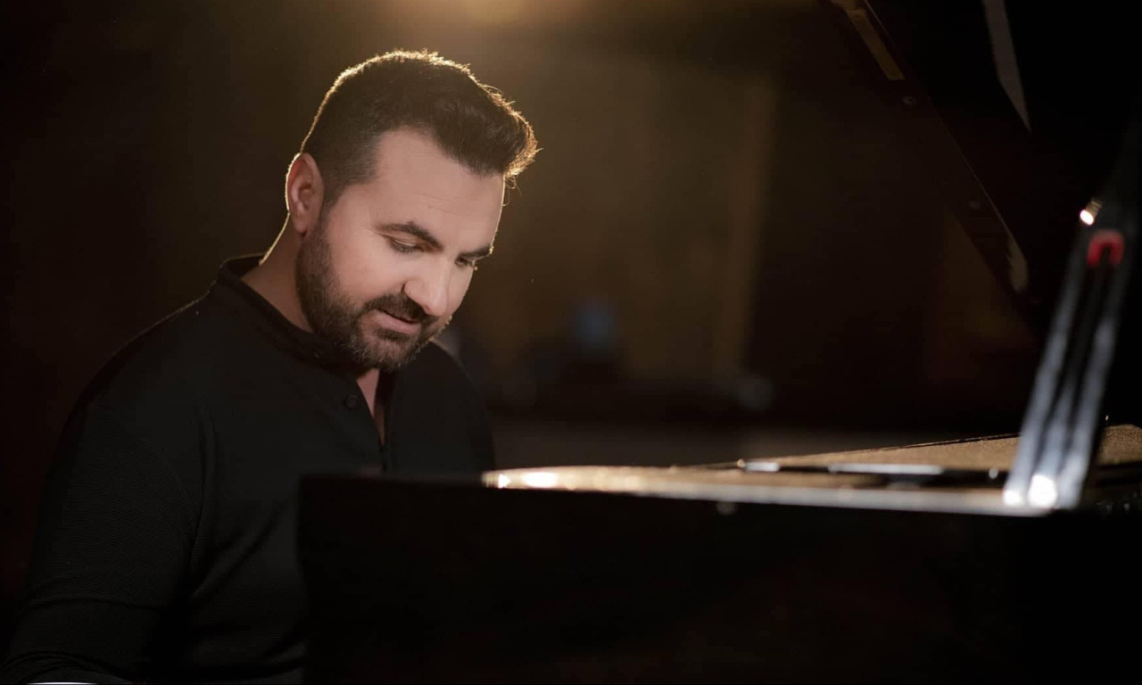 Λορέντζος Γκρέτσας: Κυκλοφόρησε η νέα του μπαλάντα με τίτλο «Της ζωής μου το βιβλίο»