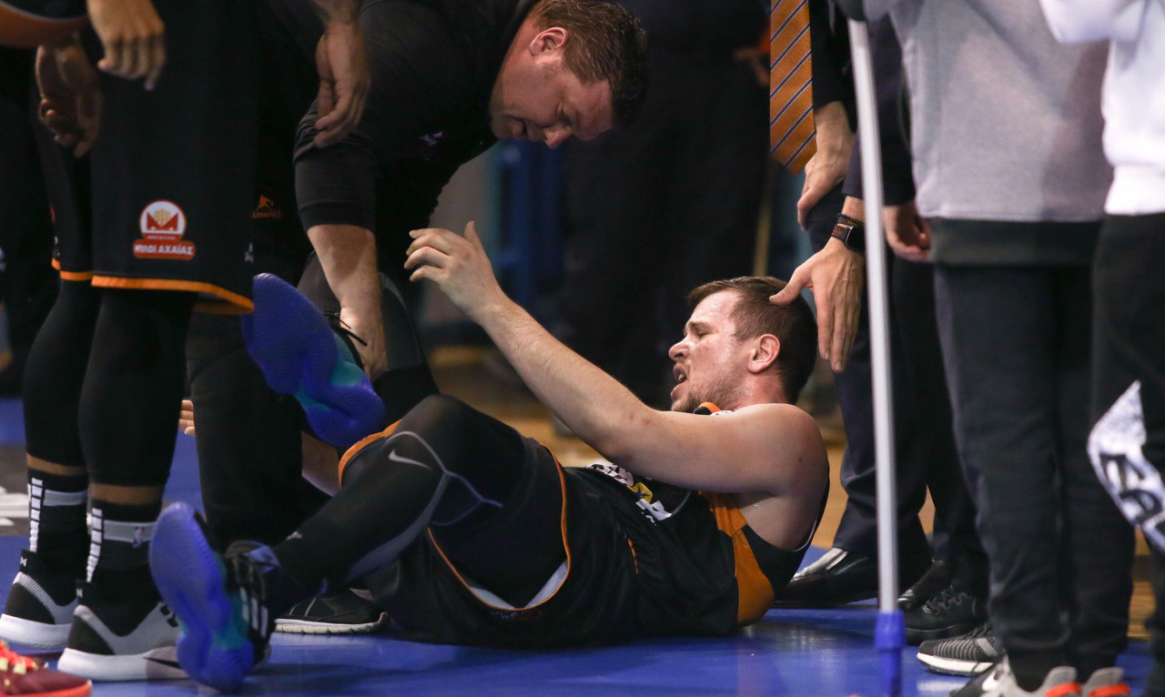 Απίστευτος τραυματισμός για Αγραβάνη και επική αντίδραση Γιατρά (video)