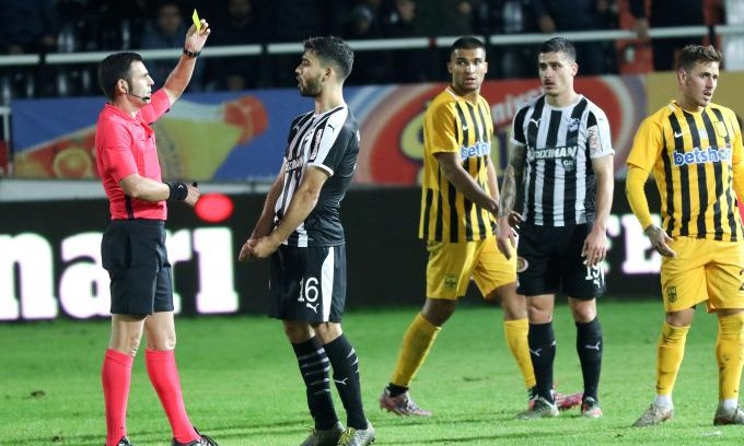 ΟΦΗ: Συμπλήρωσε κάρτες ο Μαρινάκης