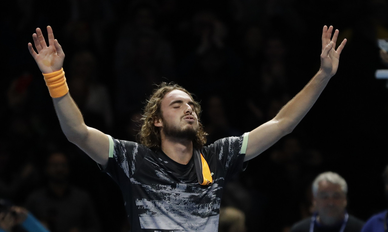 Με το «δεξί» στο Αμπου Ντάμπι ο Τσιτσιπάς