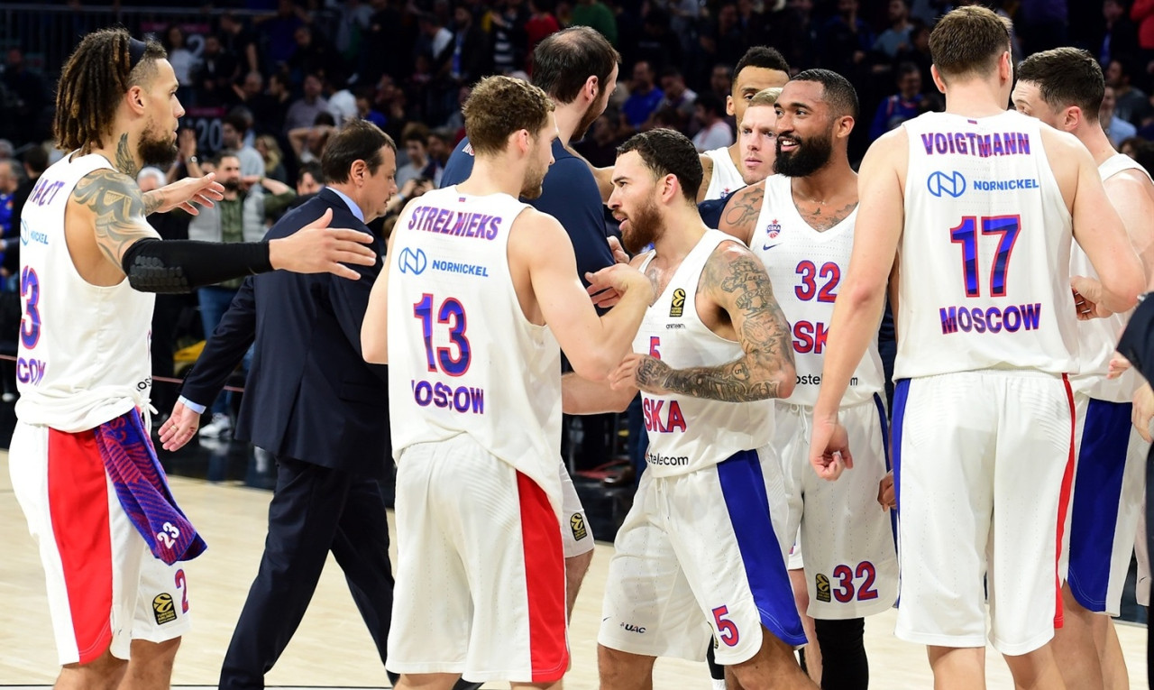 Euroleague: Γιόρτασε την υποψηφιότητα του με νικητήριο καλάθι ο Τζέιμς (video)