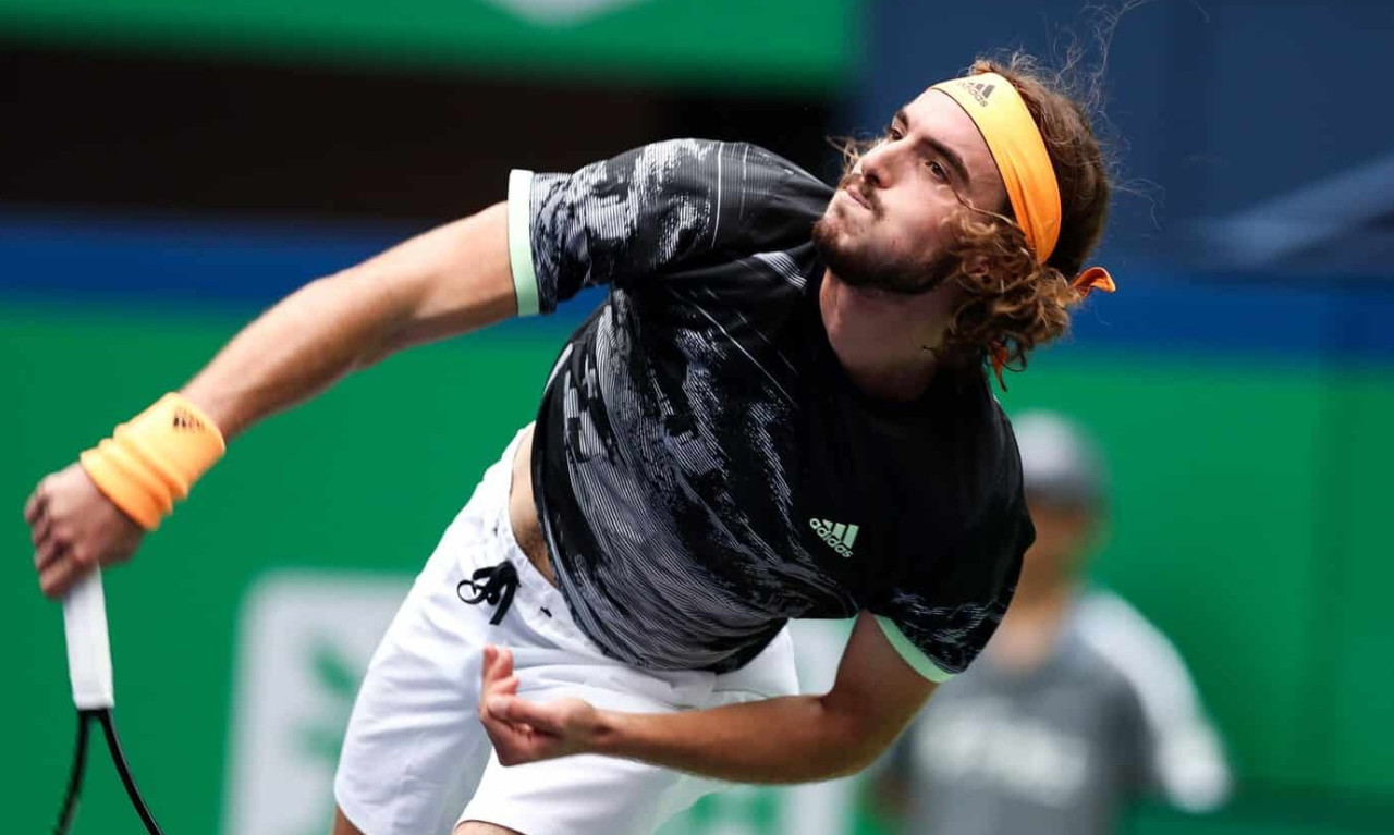 Μέτρησε τις ελληνικές σημαίες στο κορτ του Άμπου Ντάμπι ο Τσιτσιπάς (video)