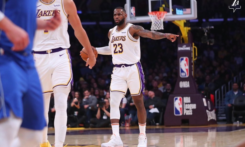 NBA: Σάρωσαν οι Λέικερς, απίστευτο ρεκόρ για ΛεΜπρόν (video)