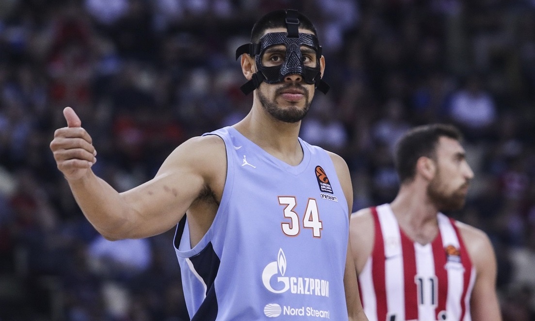 Ζενίτ: Ζημιά με Αγιόν