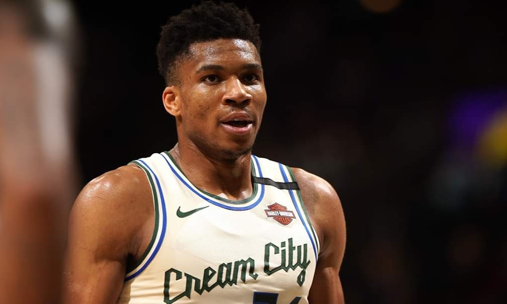 NBA: Το απίστευτο post των Μπακς για Αντετοκούνμπο (photos)
