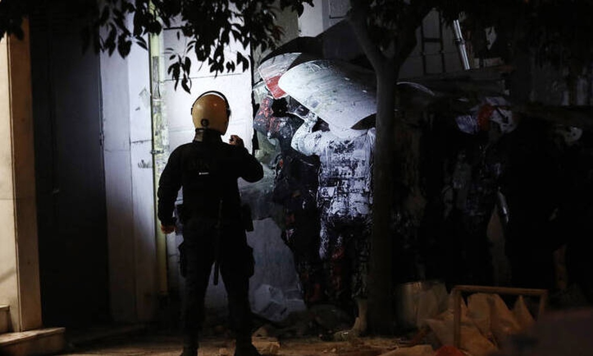 Συνελήφθη η κόρη γνωστού Έλληνα ηθοποιού στην κατάληψη στο Κουκάκι (pics)
