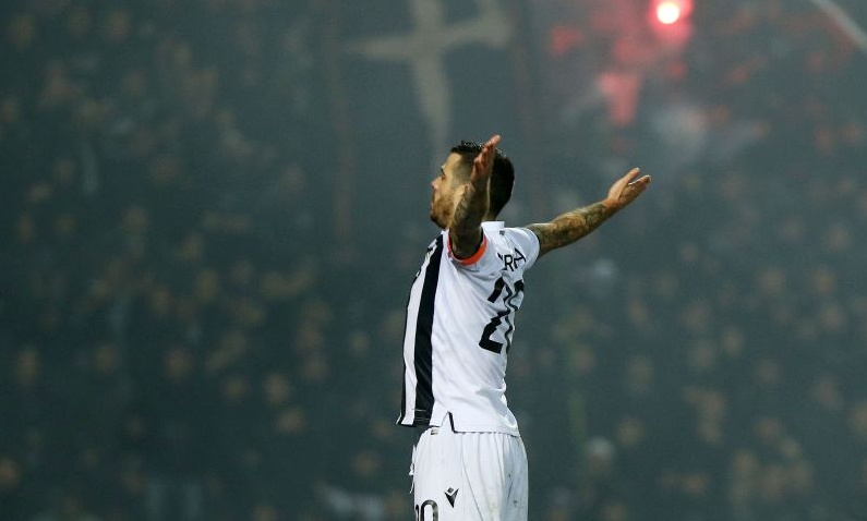 Η σύζυγος του Βιεϊρίνια ρωτάει «πόσα κιλά τα έχεις θα μας πεις;» (photos)