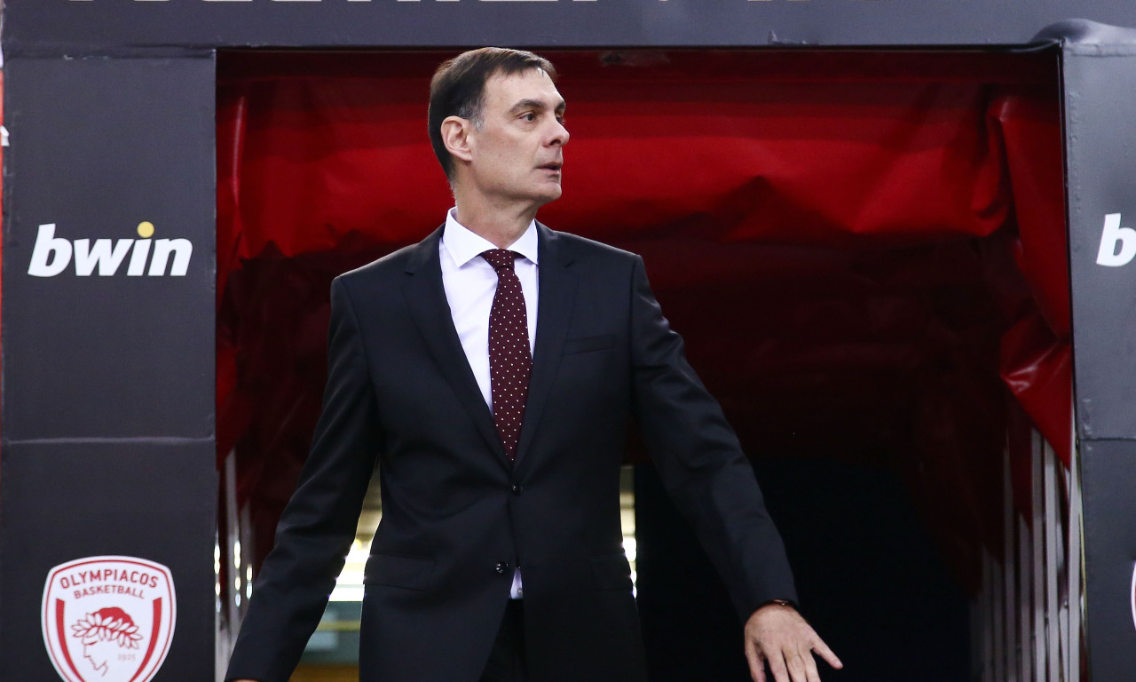 Ολυμπιακός - Άλμπα: Αποθεώθηκε ο Μπαρτζώκας! (photos)