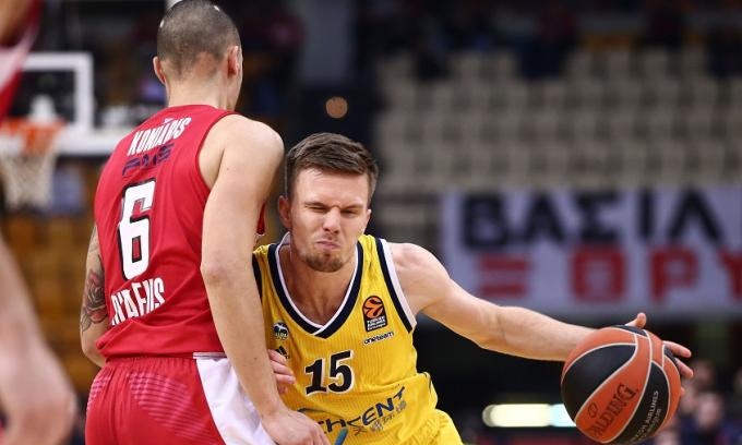 Χέρμανσον: «Θα έπρεπε να παίζουμε όλα μας τα παιχνίδια στην Αθήνα»