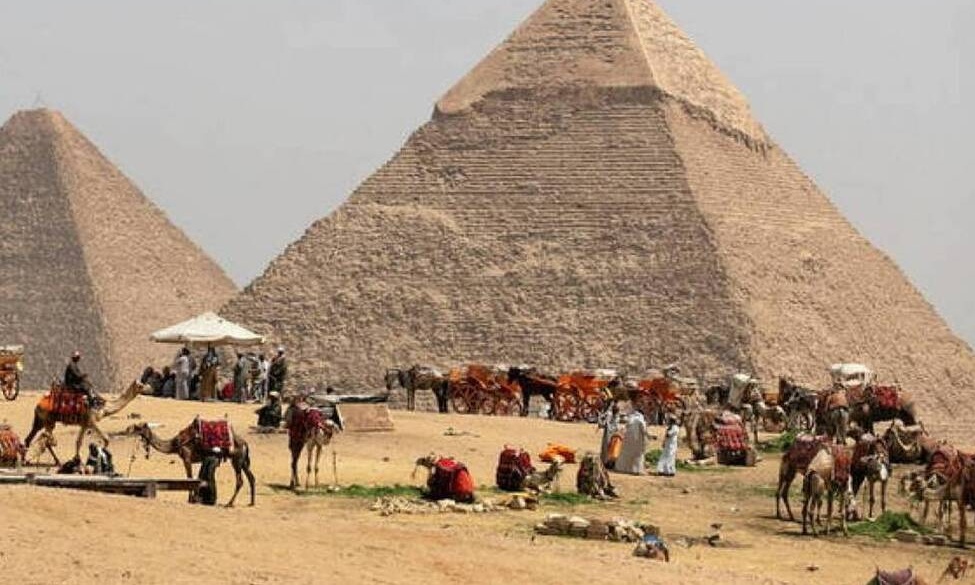 Δείτε τι έκανε τουρίστας σε δημοφιλές μνημείο και μπήκε φυλακή (pics)