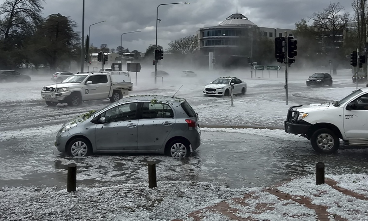 Αυστραλία: «Άφωνοι» οι κάτοικοι με αυτό που είδαν στη μέση του δρόμου