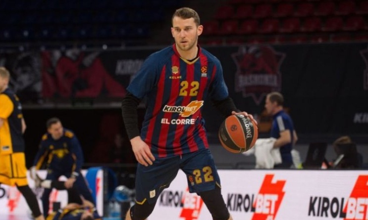 Μπασκόνια: Παρελθόν ο Στάουσκας (photo)