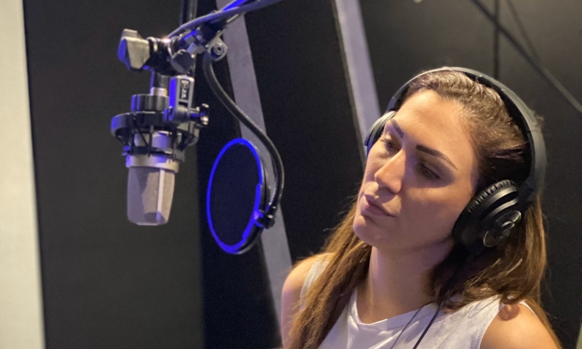 Βασιλική Νταντά: Επιστρέφει με νέο τραγούδι έκπληξη (photos)