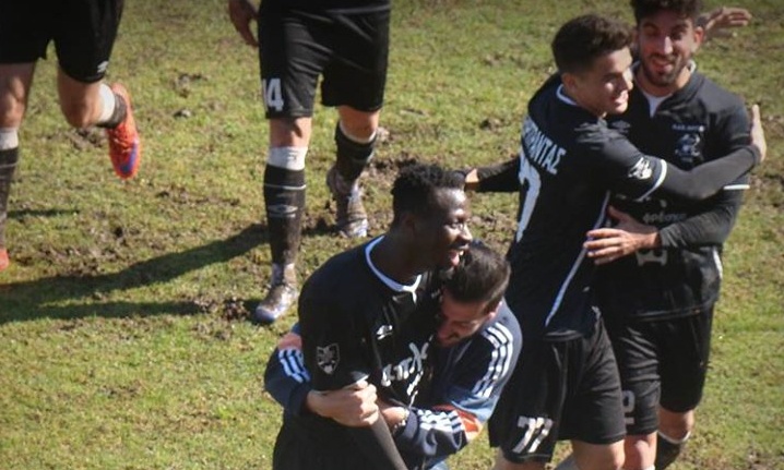 Αδιανόητο: Έπεσε το δοκάρι της εστίας στο Ιάλυσος-Ολυμπιακός Βόλου (photos)