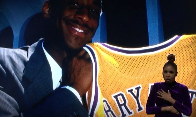 NBA All Star Game: Η απίστευτη ερμηνεία της Τζένιφερ Χάντσον για τον Κόμπι (video)