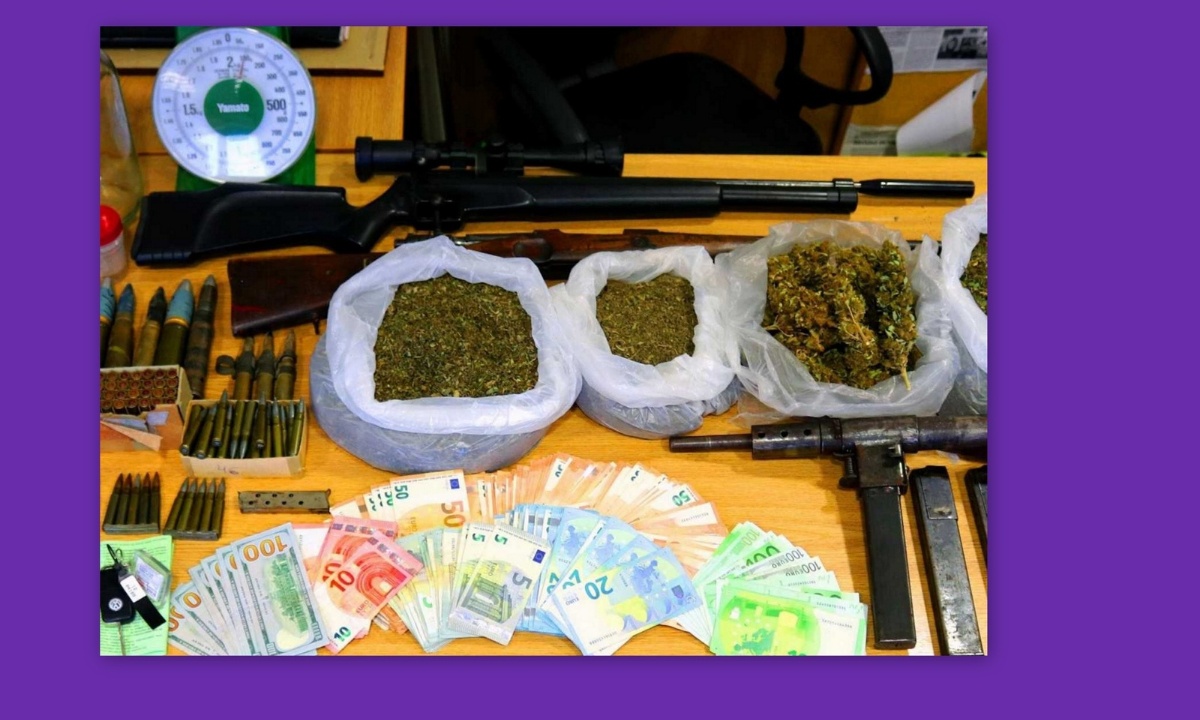 Συνελήφθη πρώην παίκτρια ριάλιτι - Βρέθηκαν όπλα και ναρκωτικά στο σπίτι της