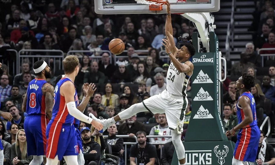 NBA: Απίθανες επιδόσεις από τον Γιάννη Αντετοκούνμπο!