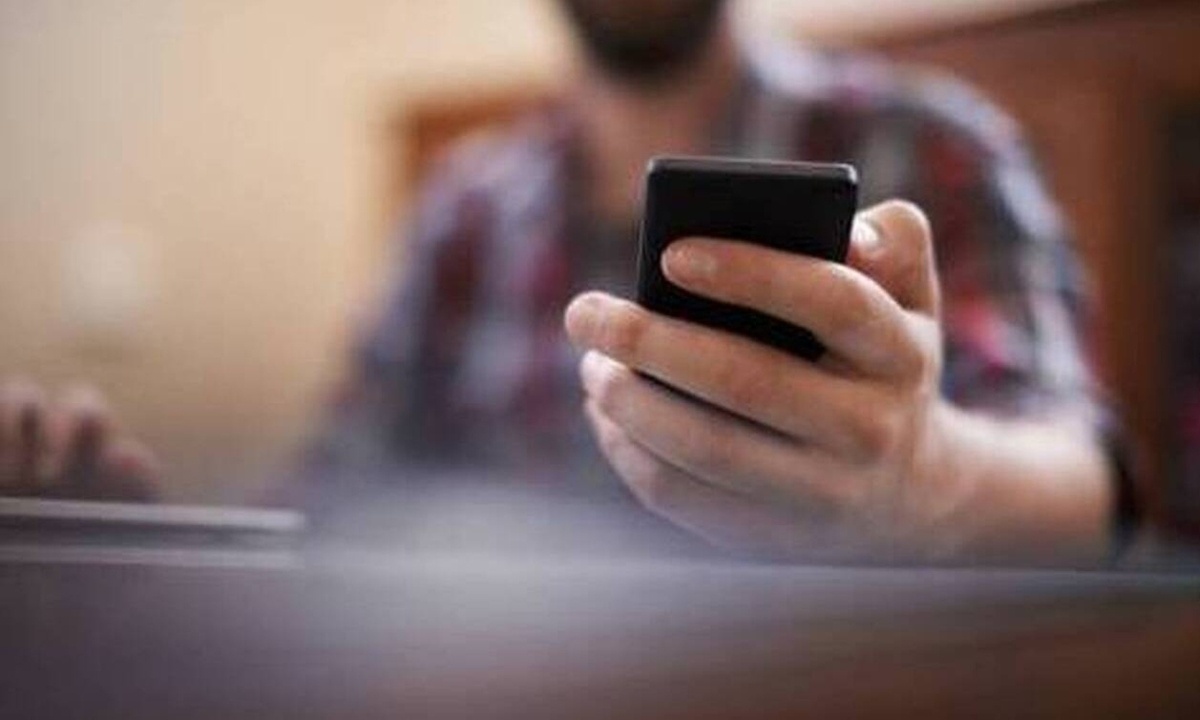 Σάλος με μυστηριώδες μήνυμα σε χιλιάδες κινητά τηλέφωνα (pics)