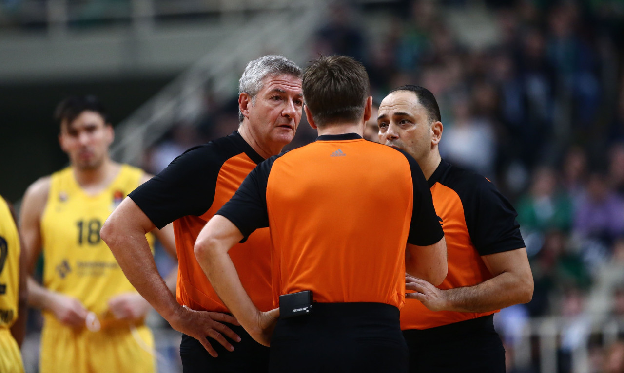 Δέχθηκε επίθεση το ταξί των διαιτητών του Παναθηναϊκός ΟΠΑΠ-Μπαρτσελόνα