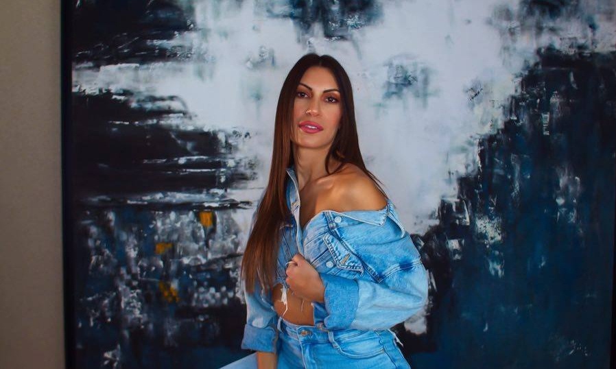 Μαρία Κορέλλι: Κυκλοφόρησε το νέο της τραγούδι με τίτλο «Δύσκολο Αντίο» (video)