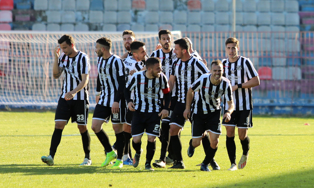 Football League: «Διπλό» και δεύτερη θέση για ΟΦ Ιεράπετρας