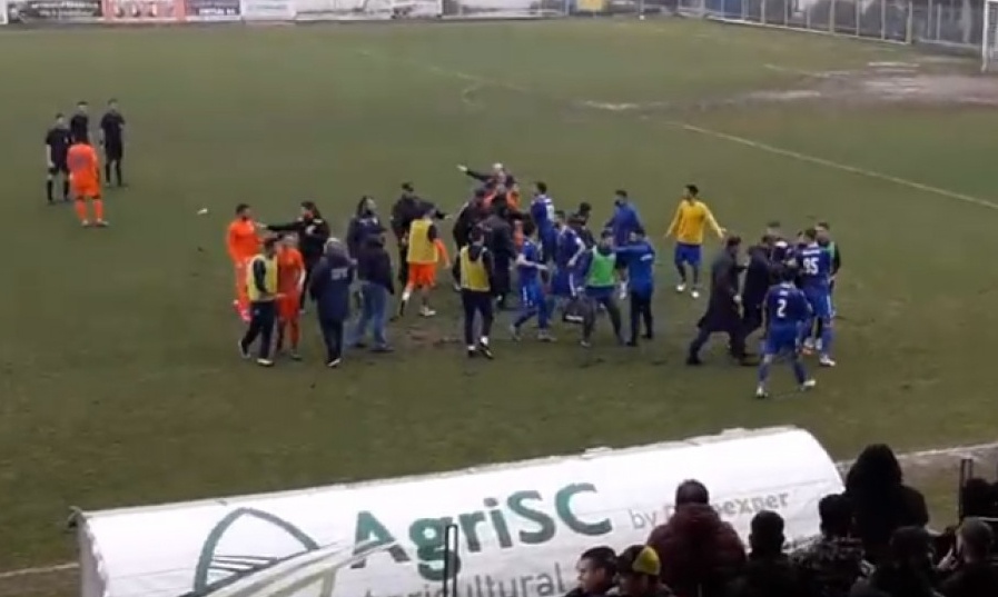 Τα επεισόδια στο Τρίγλια-Ιωνικός (videos)