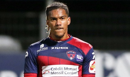 Αγέ: «Η χώρα έχει σταματήσει»