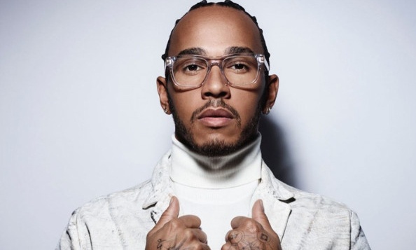 Το ξέσπασμα του Χάμιλτον για τις φήμες που τον θέλουν να έχει κορονοϊό: «Είμαι καλά»