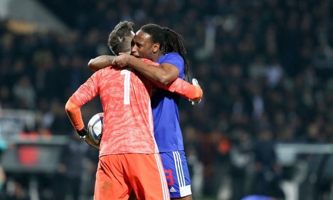 Ολυμπιακός: Αγγλία καλεί Σα και Σεμέδο