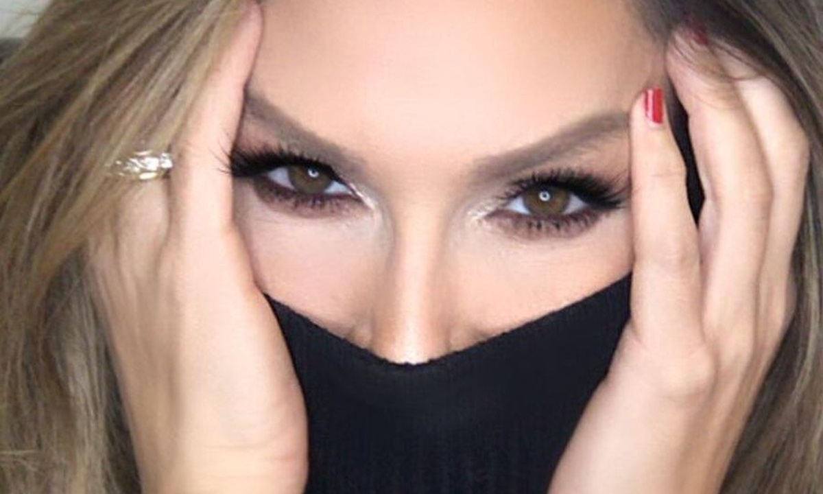 Ελένη Πετρουλάκη: Τα γενέθλια της εν μέσω κορονοϊού – Μάθαμε την ηλικία της και… «μείναμε» (Photos)