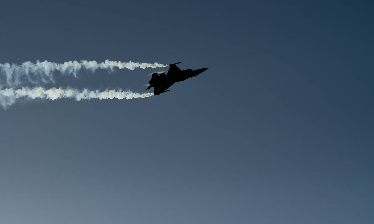 25η Μαρτίου - Συγκίνηση: «Η Ελλάδα πάντα έβγαινε πιο δυνατή» - Το μήνυμα πιλότου της ομάδας «Ζευς»