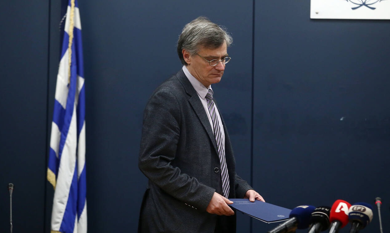 Κορονοϊός - Τσιόδρας: Ο ιός είναι εδώ, υπάρχει απειλή - Μπορεί να παραμείνει και μετά την ίαση